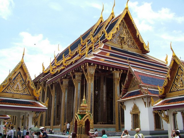 храм изумрудного будды в бангкоке