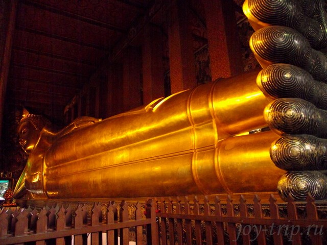 храм лежащего будды в бангкоке